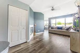 1011 Sommerset Ct, Elgin, IL 60120 - Photo 2