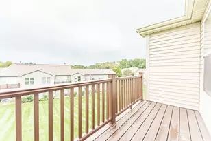 1011 Sommerset Ct, Elgin, IL 60120 - Photo 6