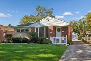 824 N Vail Ave, Arlington Heights, IL 60004 - Photo 1