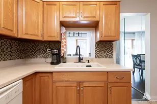 9149 S 89th Ave, Hickory Hills, IL 60457 - Photo 14