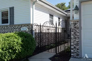 9149 S 89th Ave, Hickory Hills, IL 60457 - Photo 4
