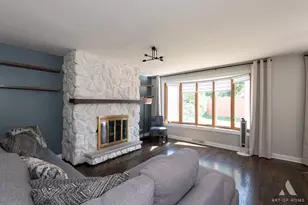 9149 S 89th Ave, Hickory Hills, IL 60457 - Photo 8