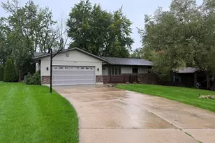 508 Winchester Dr, Freeport, IL 61032 - Photo 2