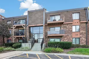 608 Waterford Rd S, Schaumburg, IL 60193 - Photo 1
