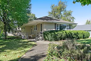 735 Ellwood Ave, Dekalb, IL 60115 - Photo 2