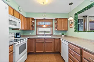 735 Ellwood Ave, Dekalb, IL 60115 - Photo 10