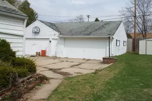 1016 S Independence Ave, Rockford, IL 61102 - Photo 8