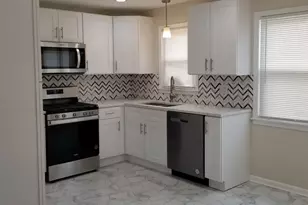 8407 W Brodman Ave, Chicago, IL 60656 - Photo 6