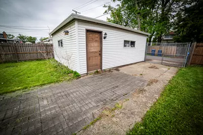 1427 S 21st Avenue, Maywood, IL 60153 - Photo 12