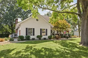703 Surrey Rd, Monticello, IL 61856 - Photo 4