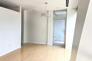 510 W Erie St, Chicago, IL 60654 - Photo 6