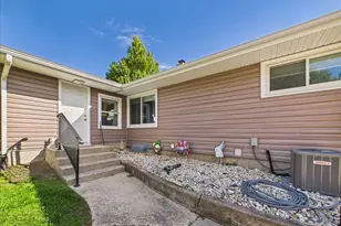 220 Fairview Blvd, Rockford, IL 61107 - Photo 26
