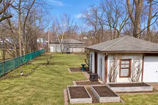1018 Oakwood Ave, Wilmette, IL 60091 - Photo 2