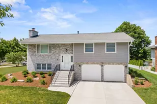 163 Bourne Ln, Bloomingdale, IL 60108 - Photo 2