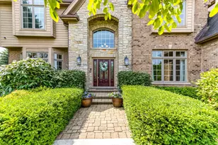 37W209 Deer Pond Ct, Saint Charles, IL 60175 - Photo 2