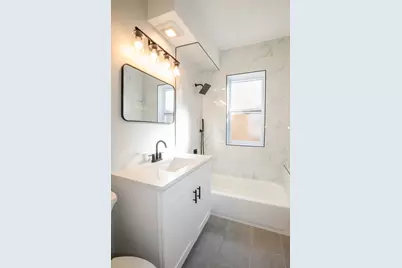 5338 W Montrose Avenue, Chicago, IL 60641 - Photo 10