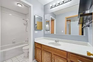 9s110 Lake Dr, Willowbrook, IL 60527 - Photo 16