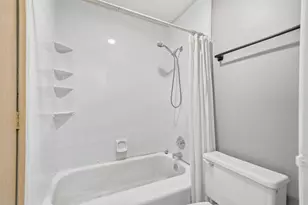 9s110 Lake Dr, Willowbrook, IL 60527 - Photo 10