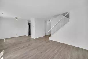 526 Alton Ct, Carol Stream, IL 60188 - Photo 4