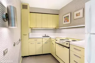 300 N State St, Chicago, IL 60654 - Photo 4