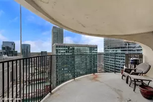 300 N State St, Chicago, IL 60654 - Photo 6