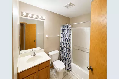 647 W Jonathan Drive, Round Lake, IL 60073 - Photo 6