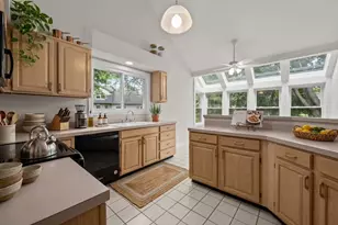 352 Satinwood Ct N, Buffalo Grove, IL 60089 - Photo 4