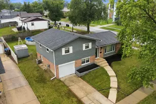 5835 Colina Ave, Oak Forest, IL 60452 - Photo 2