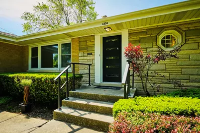 4555 Cleveland Street, Skokie, IL 60076 - Photo 4