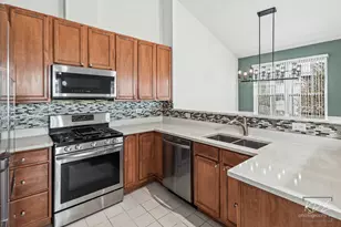 913 Neudearborn Ln, Naperville, IL 60563 - Photo 12