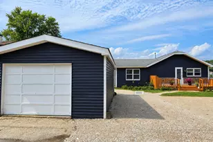 1614 River Terrace Dr, McHenry, IL 60051 - Photo 2