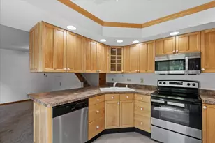 722 Shepard Ct, Gurnee, IL 60031 - Photo 6