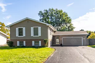 103 Hickory Dr, Lindenhurst, IL 60046 - Photo 1