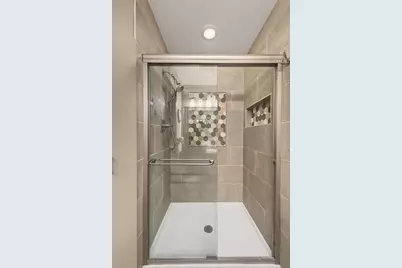 11629 S Avenue J, Chicago, IL 60617 - Photo 14