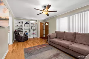 541 Dean Dr, South Elgin, IL 60177 - Photo 4