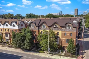 1016 Madison St, Oak Park, IL 60302 - Photo 2