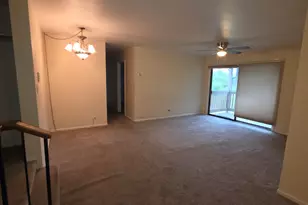 928 Surrey Dr, Schaumburg, IL 60193 - Photo 2