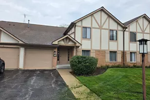 928 Surrey Dr, Schaumburg, IL 60193 - Photo 1