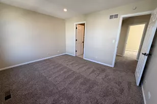 172 Presidential Blvd, Oswego, IL 60543 - Photo 16