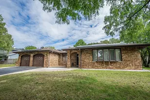 129 Millis Ln, Schaumburg, IL 60193 - Photo 2