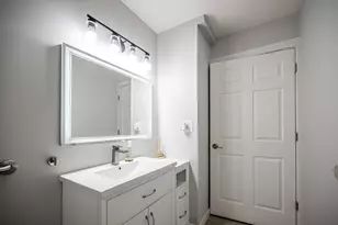 129 Millis Ln, Schaumburg, IL 60193 - Photo 14