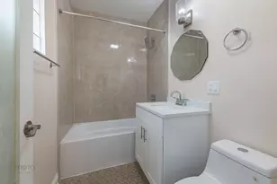 7846 S St Lawrence Ave, Chicago, IL 60619 - Photo 8