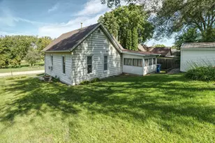 303 N Church St, Albany, IL 61230 - Photo 4
