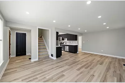 11256 S Avenue L, Chicago, IL 60617 - Photo 4