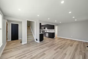 11256 S Ave L, Chicago, IL 60617 - Photo 4
