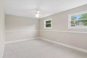 1075 Lancaster Ct, Hoffman Estates, IL 60169 - Photo 18
