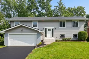 1075 Lancaster Ct, Hoffman Estates, IL 60169 - Photo 1