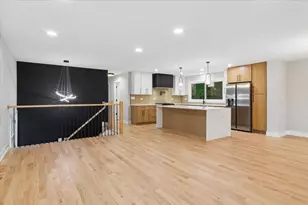 1075 Lancaster Ct, Hoffman Estates, IL 60169 - Photo 4