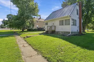 303 W Main St, Atkinson, IL 61235 - Photo 2