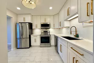 9355 Landings Ln, Des Plaines, IL 60016 - Photo 12